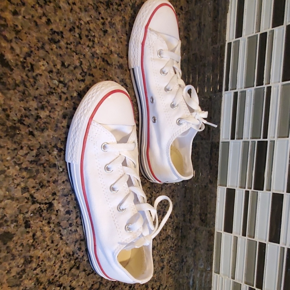 Size 2.5 White Converse